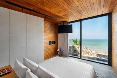 Beachfront Suite Pool Villa