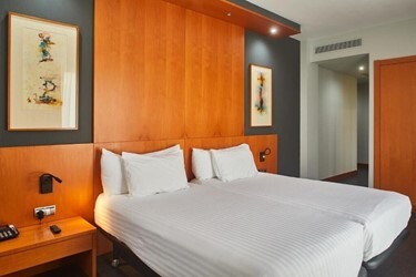 Silken Club Room