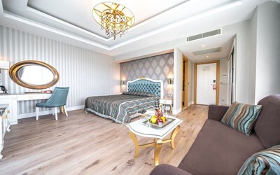 Corner Deluxe Room