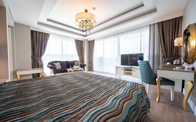 Corner Deluxe Room