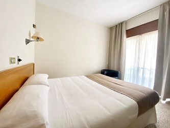 1 King Bed