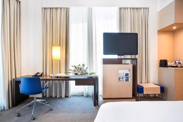Executive Room with 1 double bed and 1 sofa