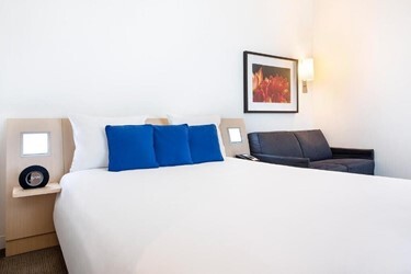 Executive Room with 1 double bed and 1 sofa