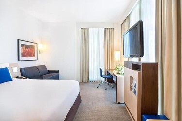 Executive Room with 1 double bed and 1 sofa
