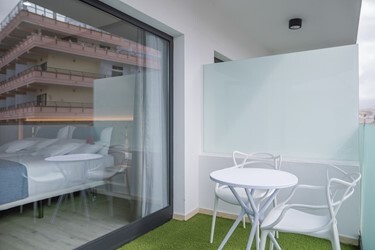 Dbl (2Ad) with Balcony