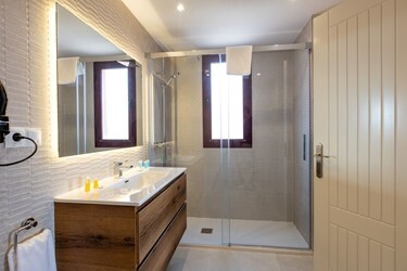 2 Bedroom Apartment Premium