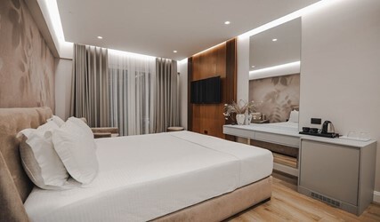 Deluxe Double Room with Balcony & Sea View
