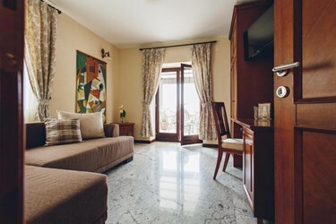 Senior Suite