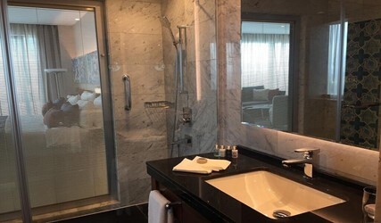 Corner Deluxe Suite
