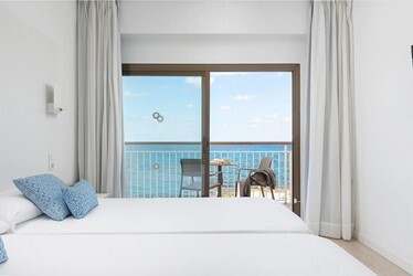 Double Frontal Sea View