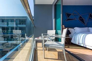Premier Pool View Room