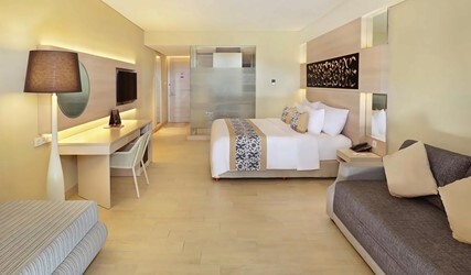 Grand Deluxe Family Room