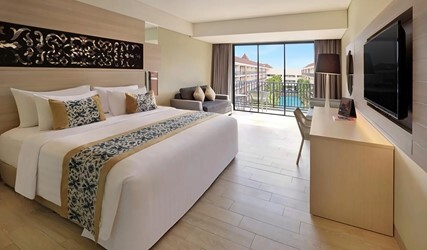 Grand Deluxe Family Room