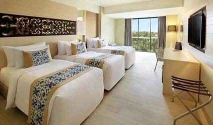 Grand Deluxe Family Room