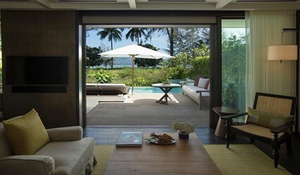 Beachfront Pool Pavilion King