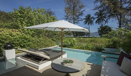 Beachfront Pool Pavilion King