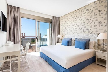 1 Bedroom Suite Partial Sea View