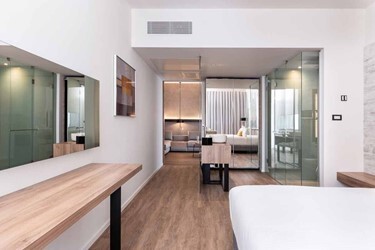Family Suite Sharing Pool