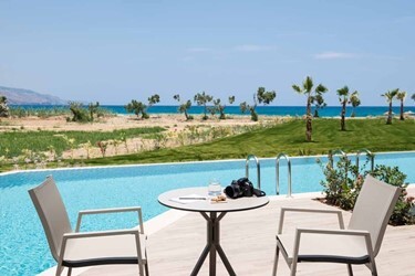 Family Suite Sharing Pool