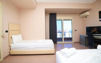 STANDARD TRPL with balcony