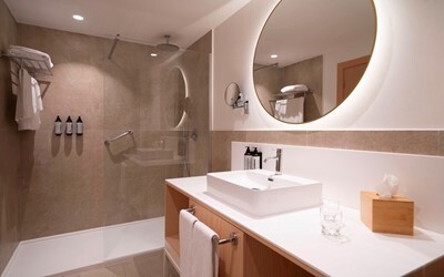 Junior Suite Pool Access