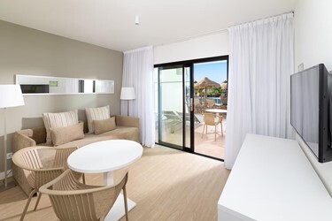 Junior Suite with Pool Access