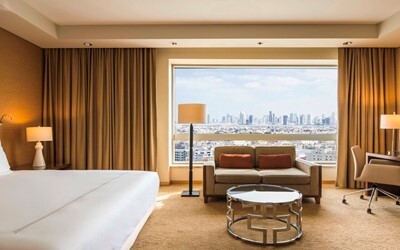 Deluxe Room King City View