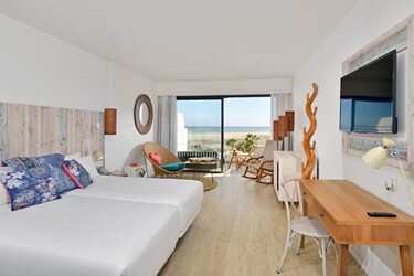 INNSiDE Sea View Room with Garden
