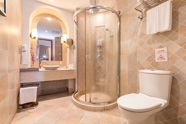 Two-Bedroom Suite with Garden View and Kitchen