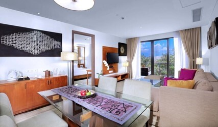 One-Bedroom Suite with Private Pool 