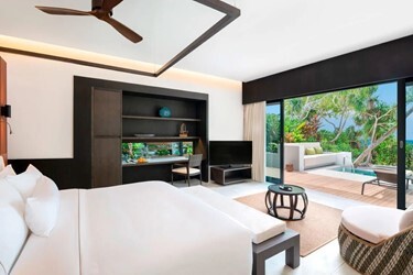 Deluxe Beach Villa Pool