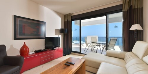 2 Bedroom Apartment Side Sea View