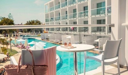 Superior Family Room Pool View