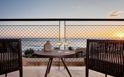 Room Sapphire Retreat for 2 Adults Max 1 Child HB