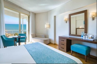 Twin Room Pool and Front Sea View