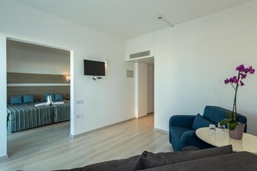 Family Room Side Sea View - Main Building