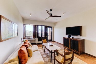Deluxe Ocean View Suite
