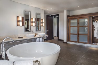 Beachfront Senior Suite With Pool