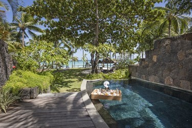 Beachfront Senior Suite With Pool