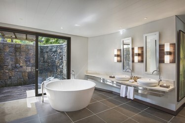 Beachfront Senior Suite With Pool