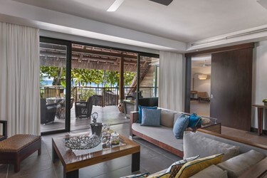 Beachfront Senior Suite With Pool