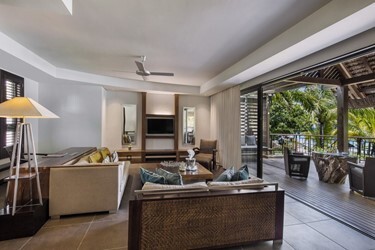 Beachfront Senior Suite With Pool