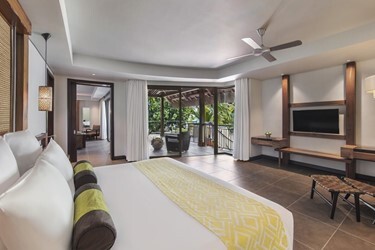 Beachfront Senior Suite With Pool