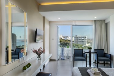 Superior Twin Room Side Sea View