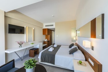 Superior Twin Room Side Sea View