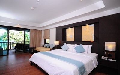 Sea View Grande Deluxe Buildinq