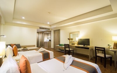 Sea View Grande Deluxe Buildinq