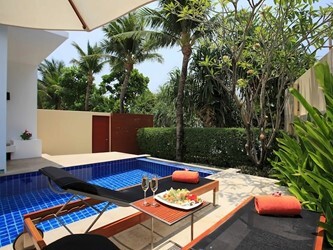 Beachfront Grand Pool Villa