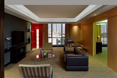 One Bedroom Suite with Lounge Access