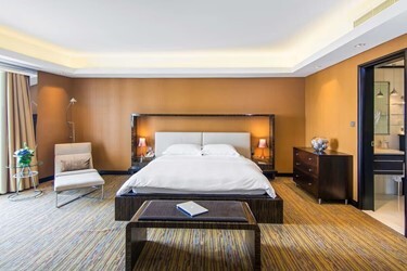 One Bedroom Suite with Lounge Access